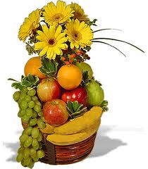 12 roses vase Basket of 2kg.fruits