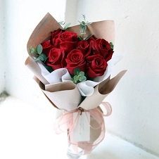 18 red roses bouquet